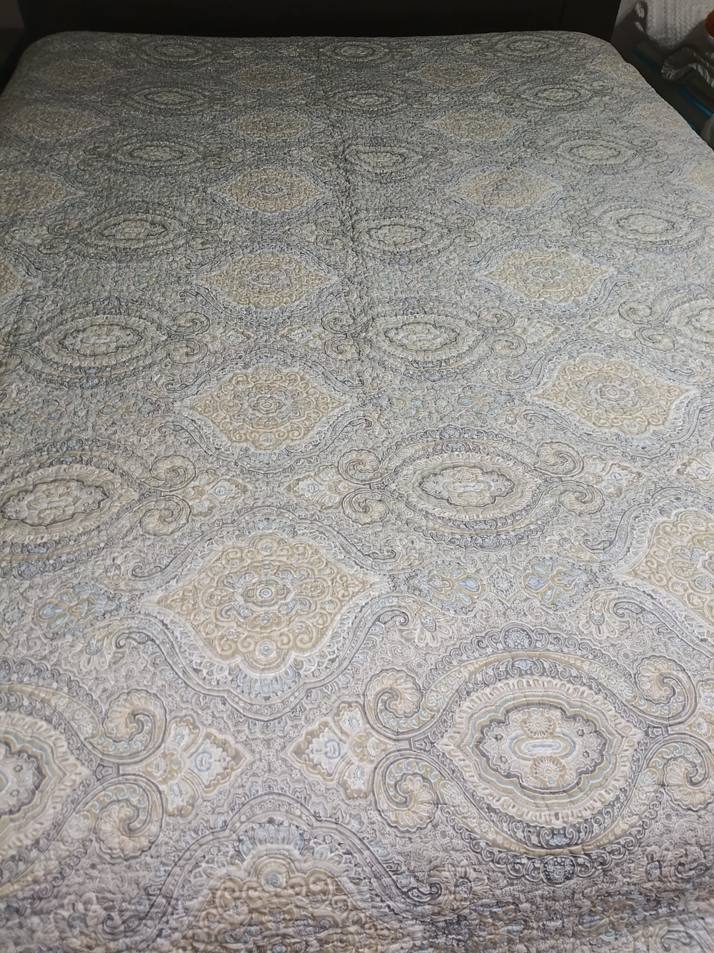 Tommy Bahama Quilted Paisley Bedspread in Cream and Gray